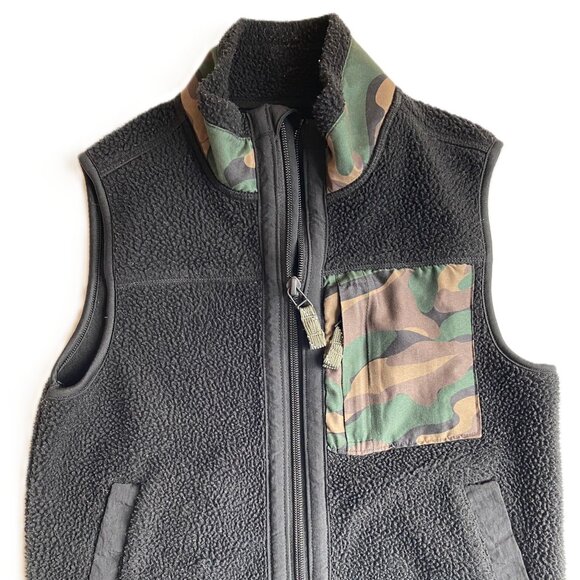 3/$15 Bundle | Boys Camo Vest - Picture 2 of 7